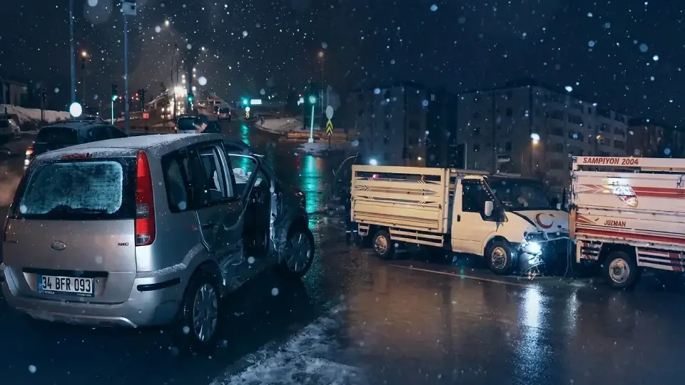 Erzurum Yakutiye'de zincirleme trafik kazası: 9 kişi yaralandı