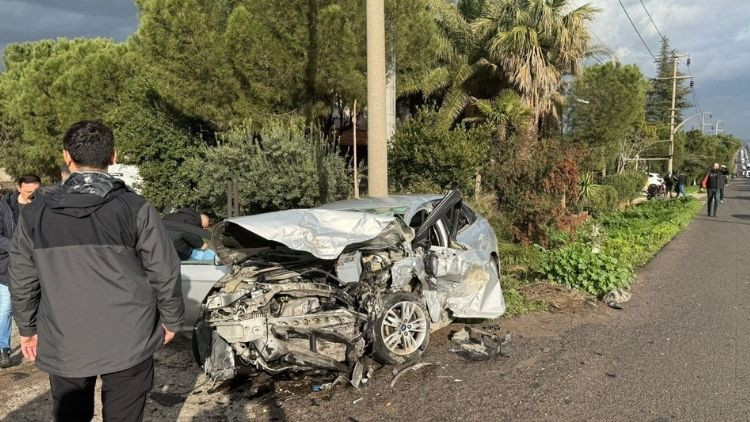 Manisa'da refüjü aşıp 2 araca çarptı: 2 ölü, 4 yaralı
