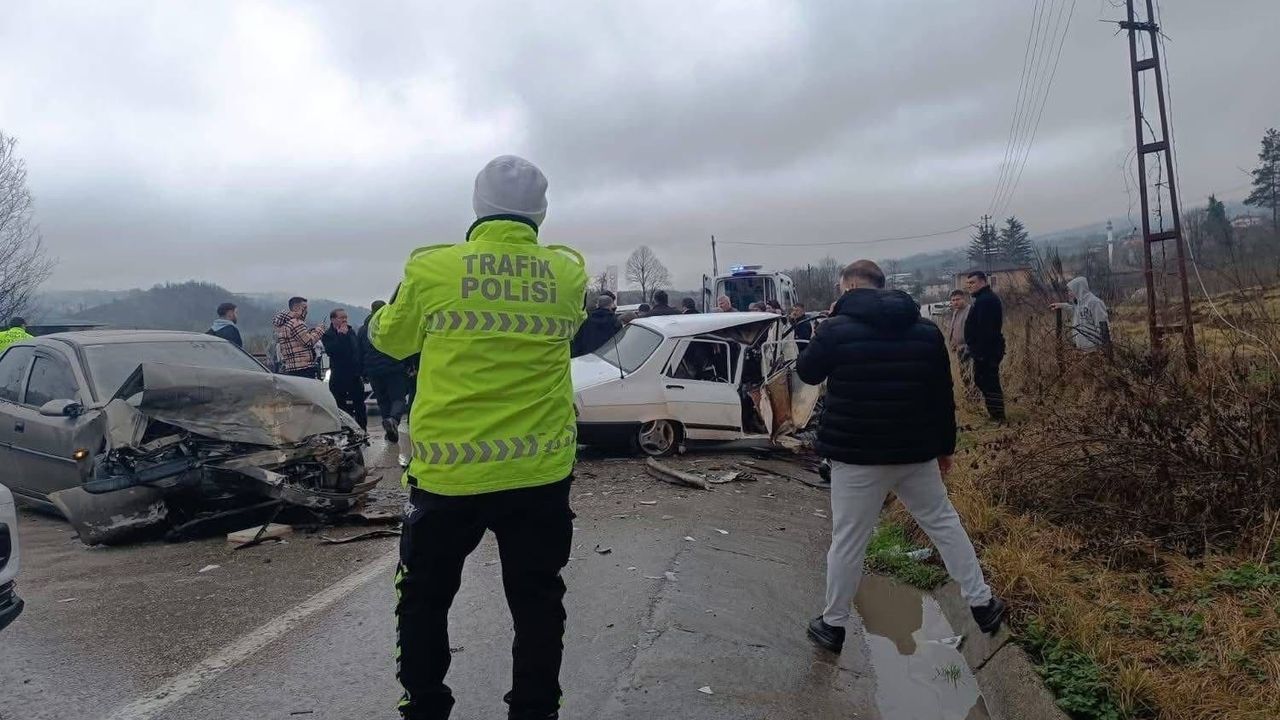 Ordu'da iki otomobil çarpıştı: 2 yaralı