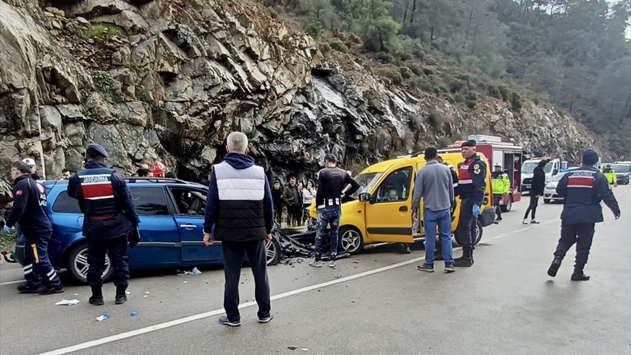 SON DAKİKA: Muğla Fethiye'de feci trafik kazasında 2 ölü, 5 yaralı