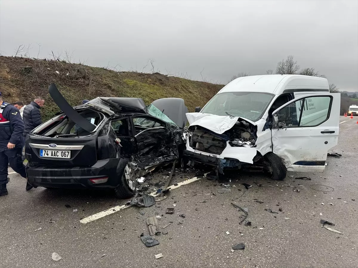 Bartın'da Trafik Kazası: Polis Memuru Hayatını Kaybetti