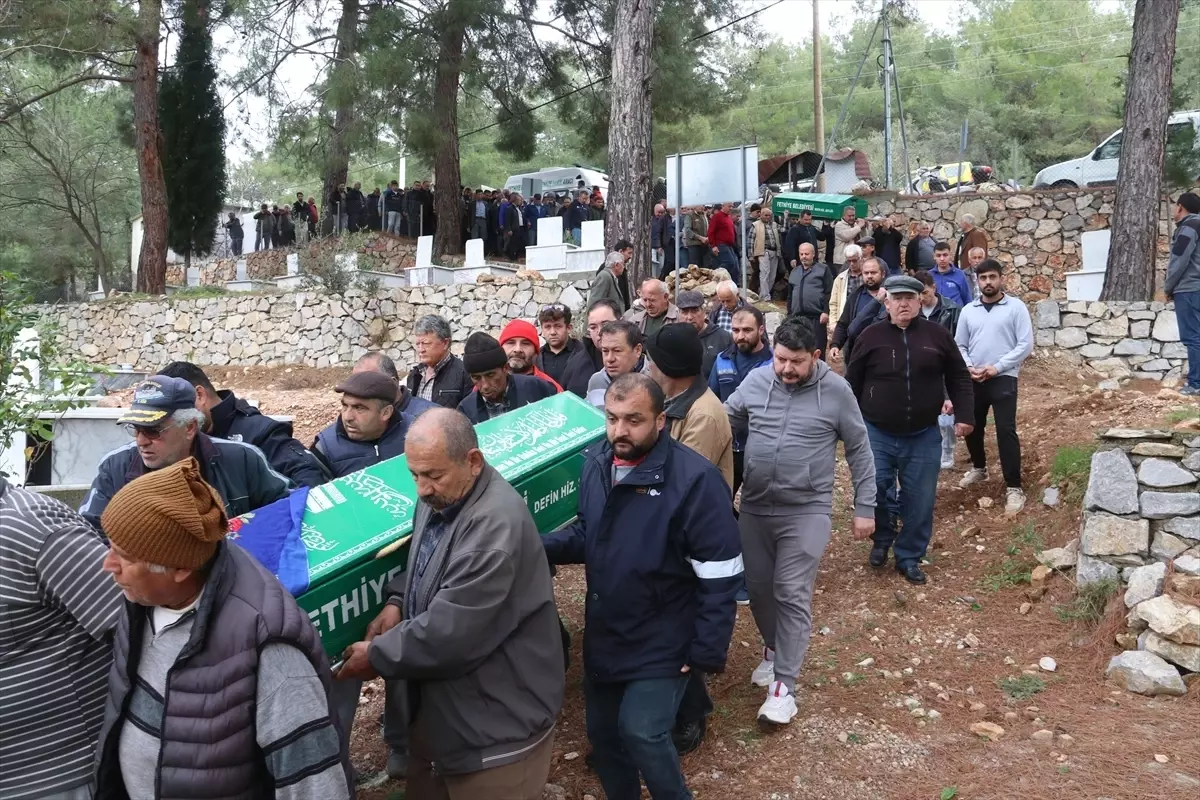 Fethiye'de Trafik Kazası: Babaannesi ve Torunu Toprağa Verildi
