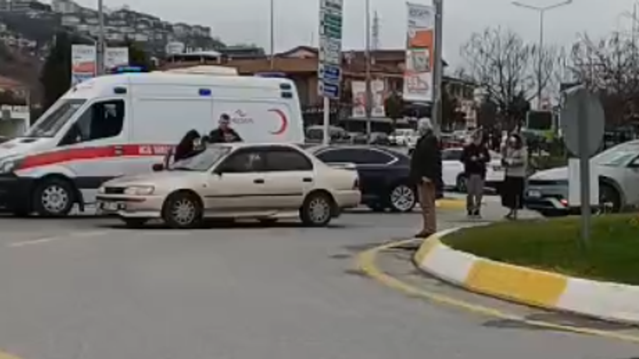 Medeniyet Bulvarı Kavşağı'nda kaza