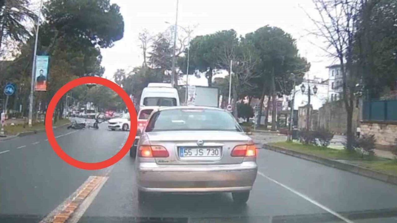 Ordu'da otomobil ile çarpışan motosikletli yaralandı: Kaza anı araç kamerasına yansıdı