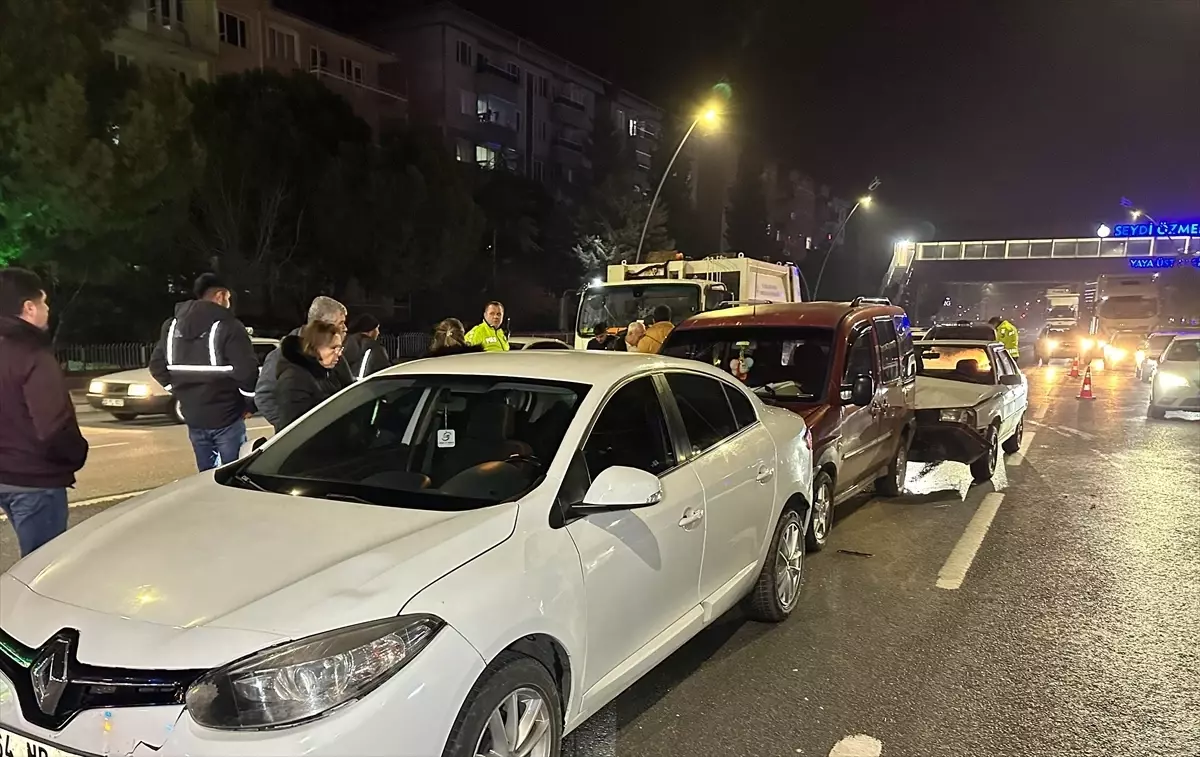 Uşak'ta Zincirleme Kaza: 6 Yaralı