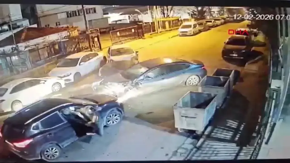 Küçükçekmece’de Zincirleme Trafik Kazası: 5 Araç Hasarlı