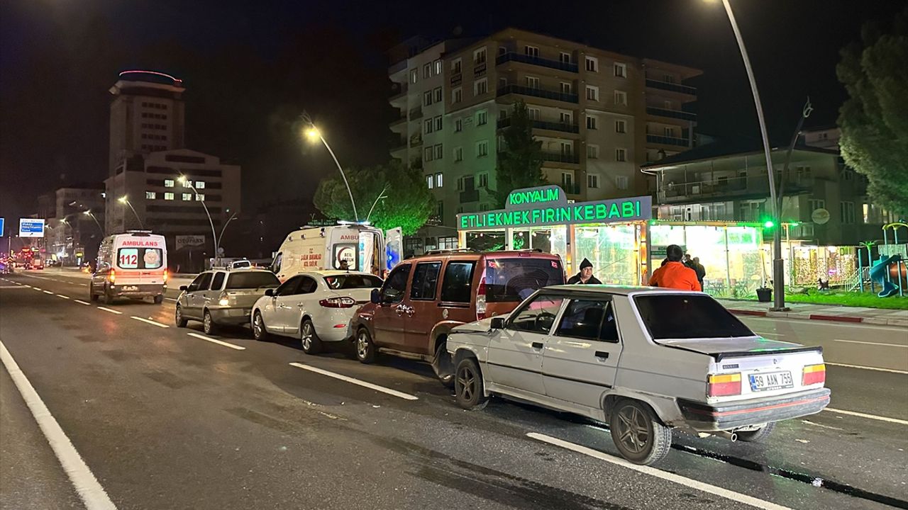 Uşak'ta zincirleme kaza! 4 araç bir birine girdi!