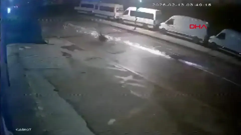 Ataşehir’de gece kazası: Motosikletli yaralandı, sürücü kaçtı