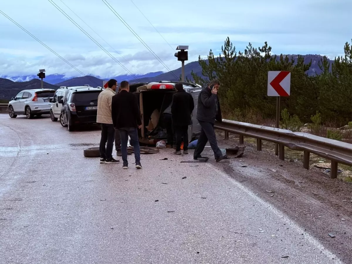 Mudurnu'da Trafik Kazası: 2 Yaralı