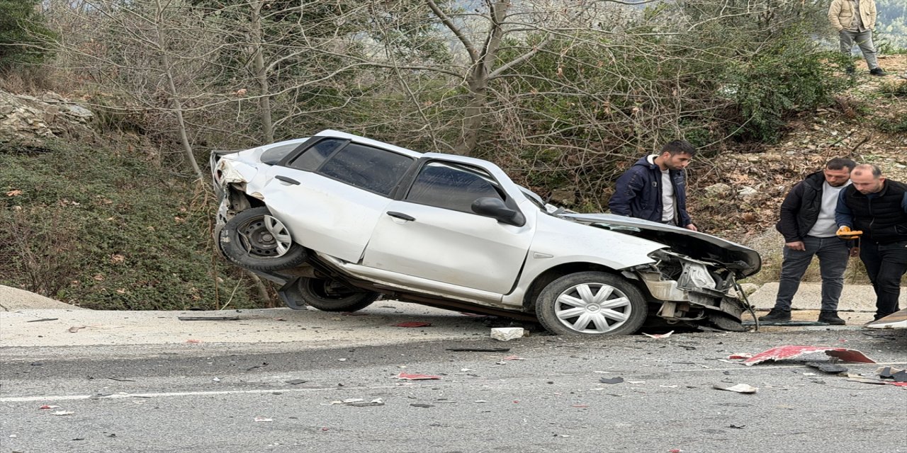 Alanya'da zincirleme kaza: 1 ölü, 3 yaralı.
