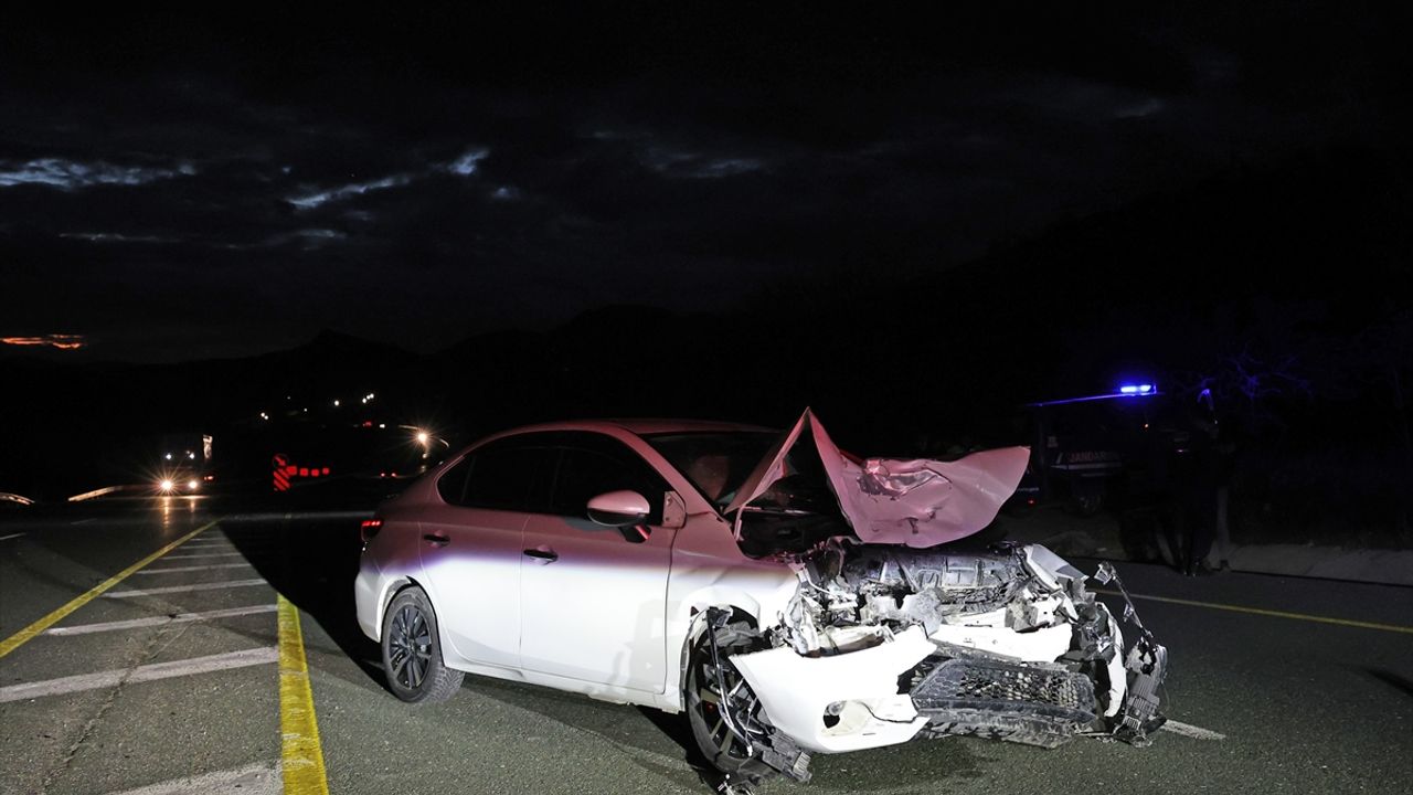 Elazığ'da iki aracın çarpıştığı trafik kazasında 3 yaralı