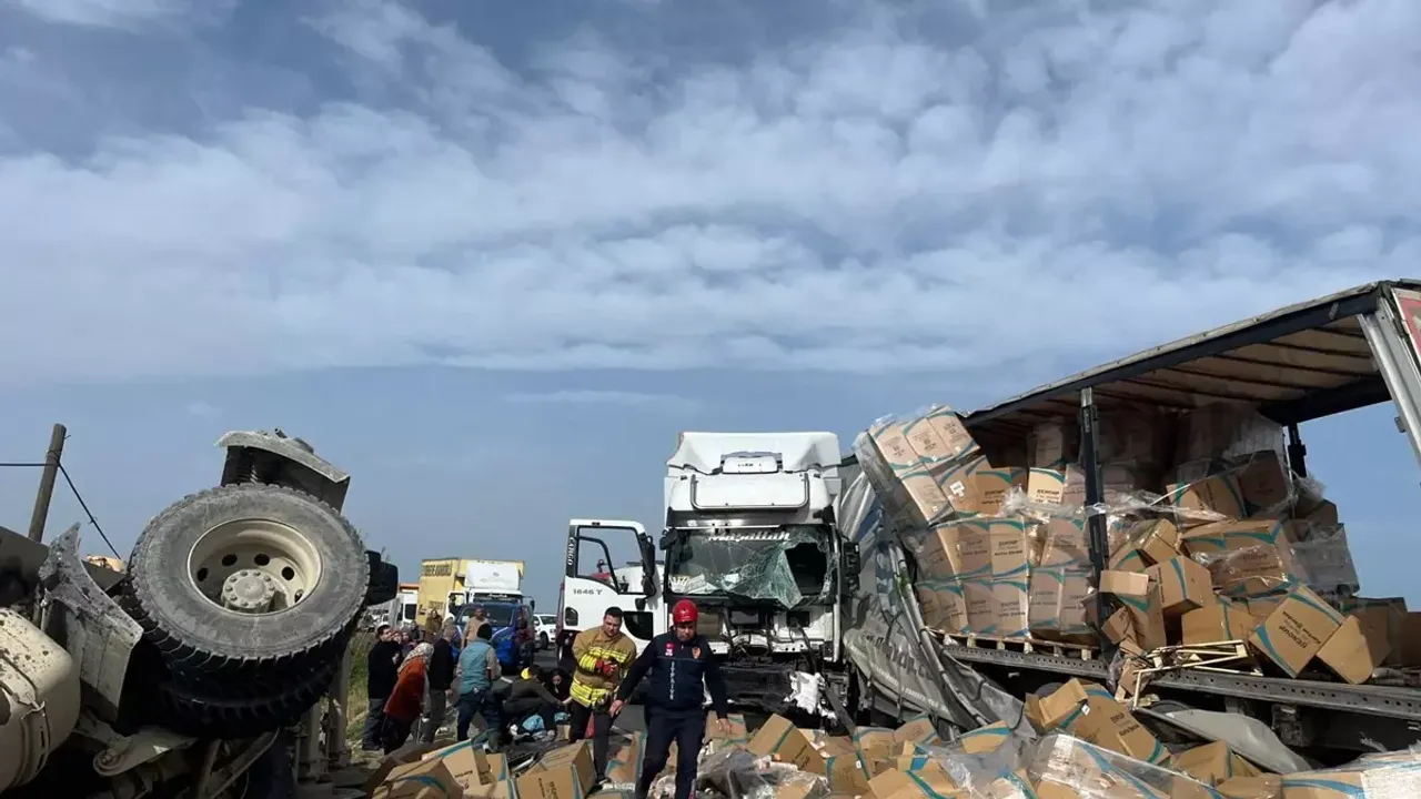 Manisa'da zincirleme trafik kazası: 1'i çocuk 4 kişi yaralandı