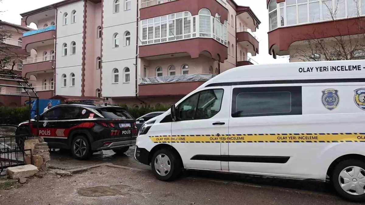 Boşanma Aşamasındaki Eşini Bıçakladı, Kaçarken Kazada Hayatını Kaybetti