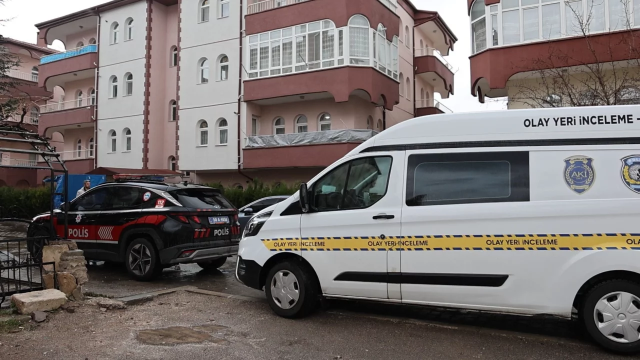 Boşanma aşamasındaki eşini bıçaklayarak katletti! Kaçarken yaptığı kazada can verdi...