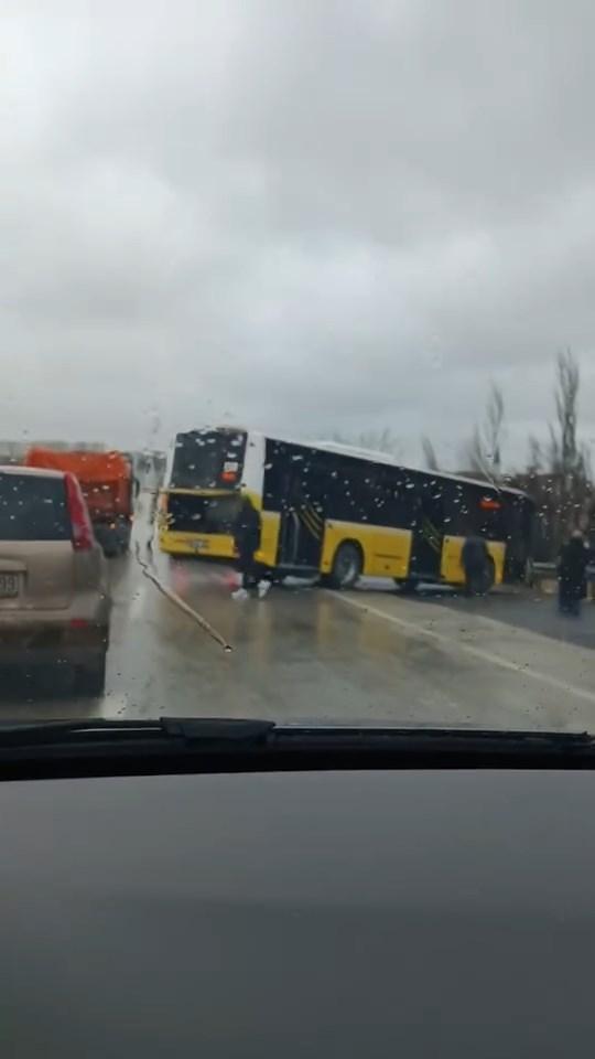 Büyükçekmece'de İETT otobüsünün kaza anı kamerada! 5 yaralı