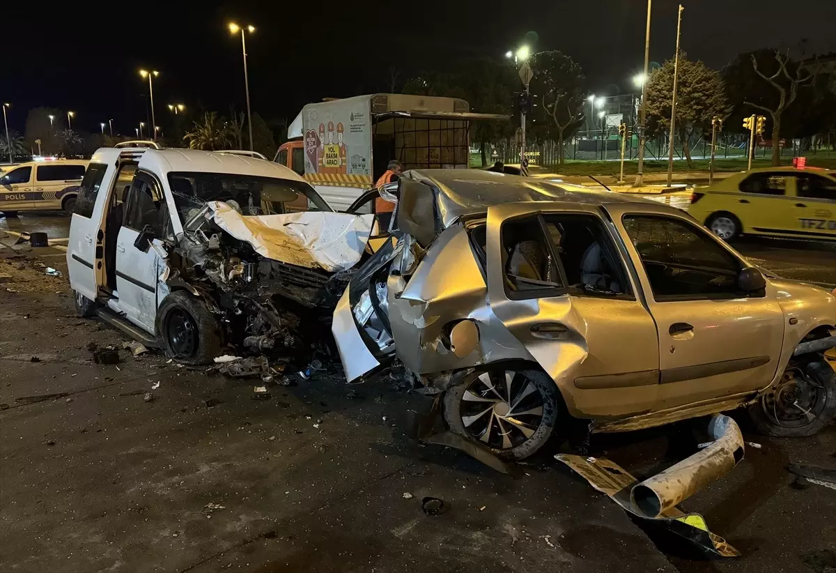 Kartal'da Trafik Kazası: 4 Yaralı