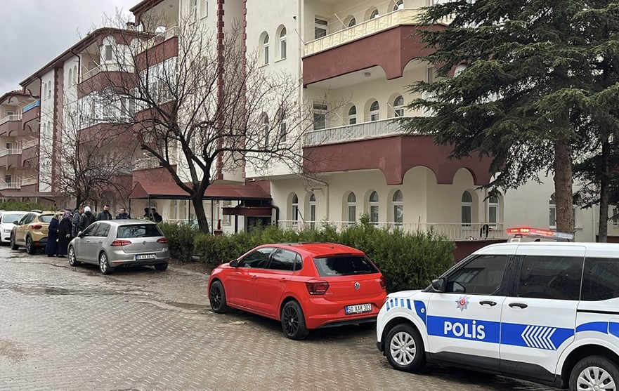 Nevşehir'de eşini bıçakla yaralayıp kaçan şüpheli trafik kazasında yaralandı