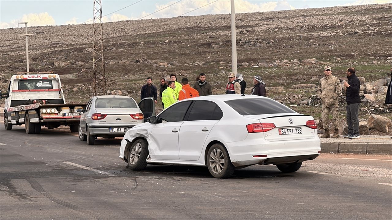 Şanlıurfa Siverek'te iki aracın çarpıştığı trafik kazasında 6 yaralı
