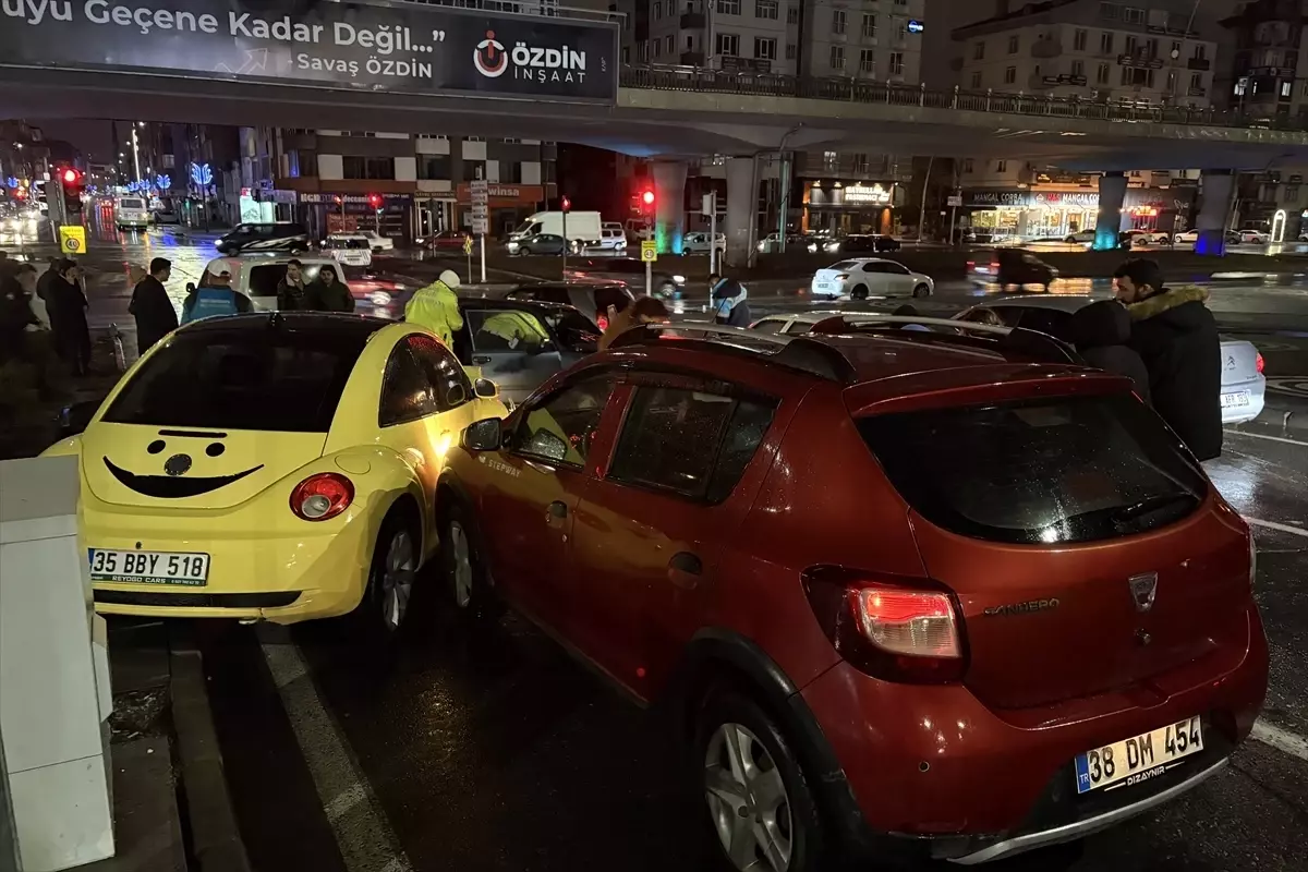 Kayseri'de Trafik Kazası: 2 Yaralı
