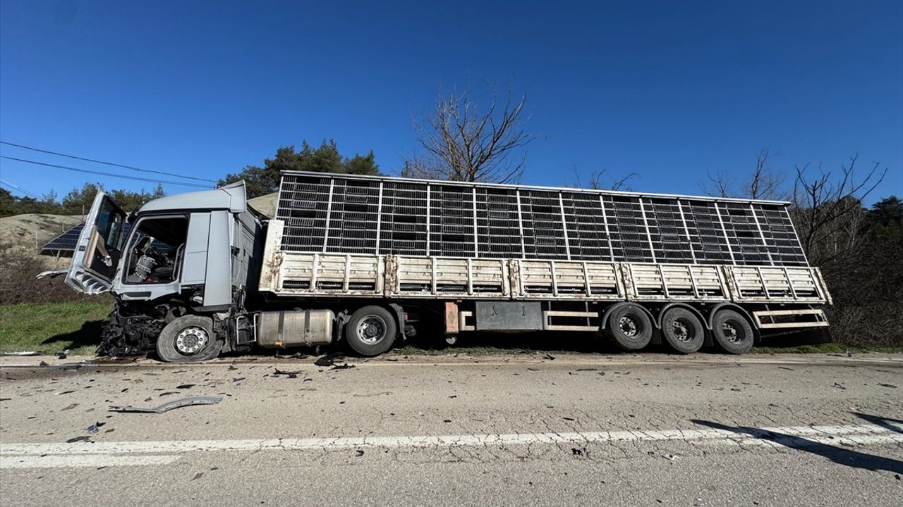 Bolu'da tırla arabanın çarpıştığı trafik kazasında 1 ölü