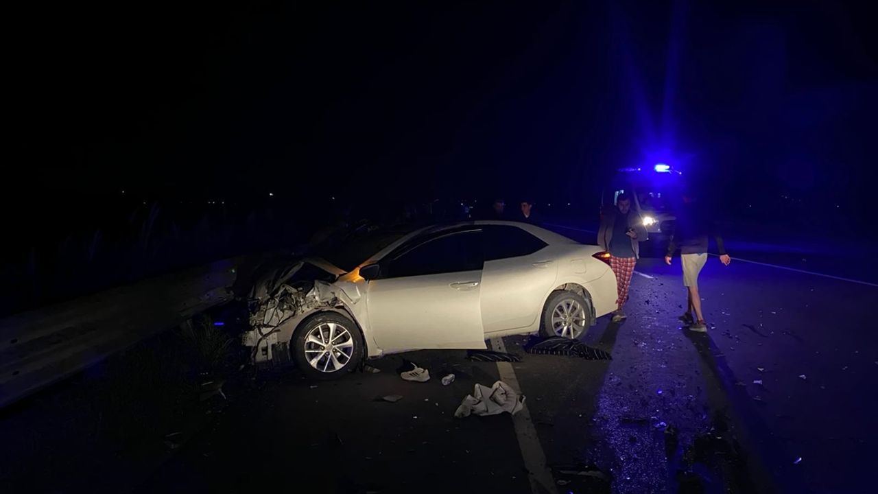 Adana'da traktörle arabanın çarpıştığı trafik kazasında 1'i ağır 6 yaralı