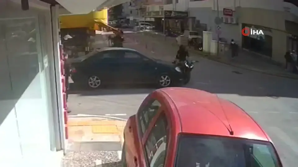 Antalya'da otomobil ile motosiklet çarpıştı: 1 yaralı