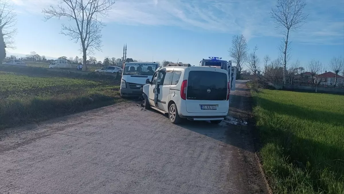 Bafra'da Trafik Kazası: 2 Yaralı