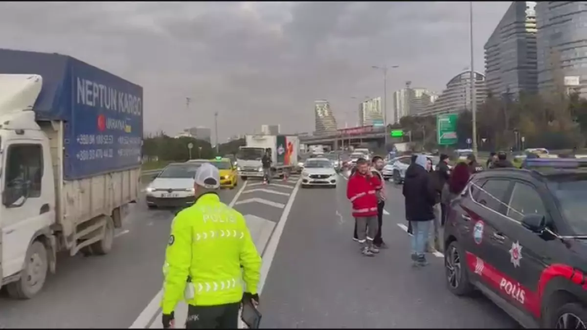 Bağcılar'da Trafik Kazası: Kamyonet Şoförü Hayatını Kaybetti