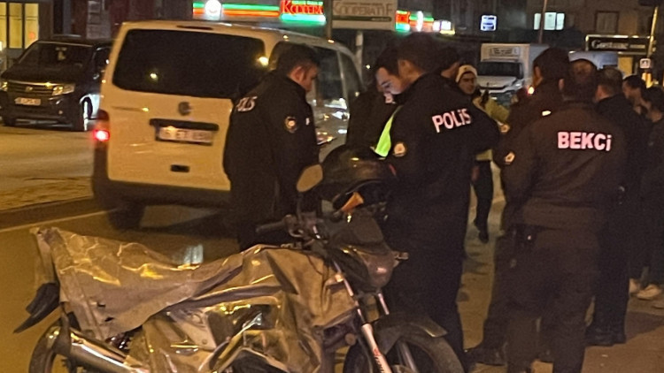 İki motosiklet çarpıştı… 1'i hamile 2 yaralı