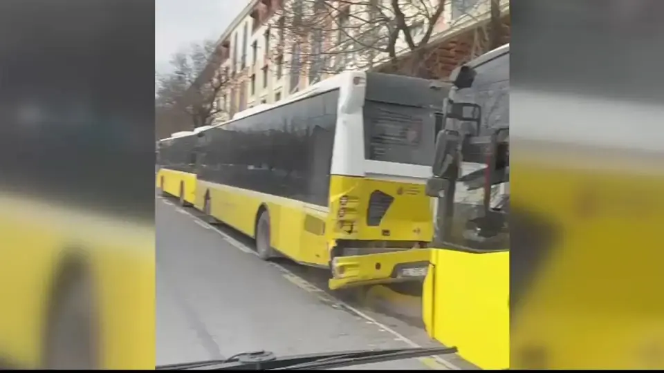 İstanbul Unkapanı’nda 3 İETT otobüsü kazaya karıştı
