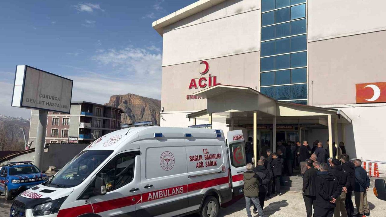 Çukurca'da trafik kazası: 8 yaralı