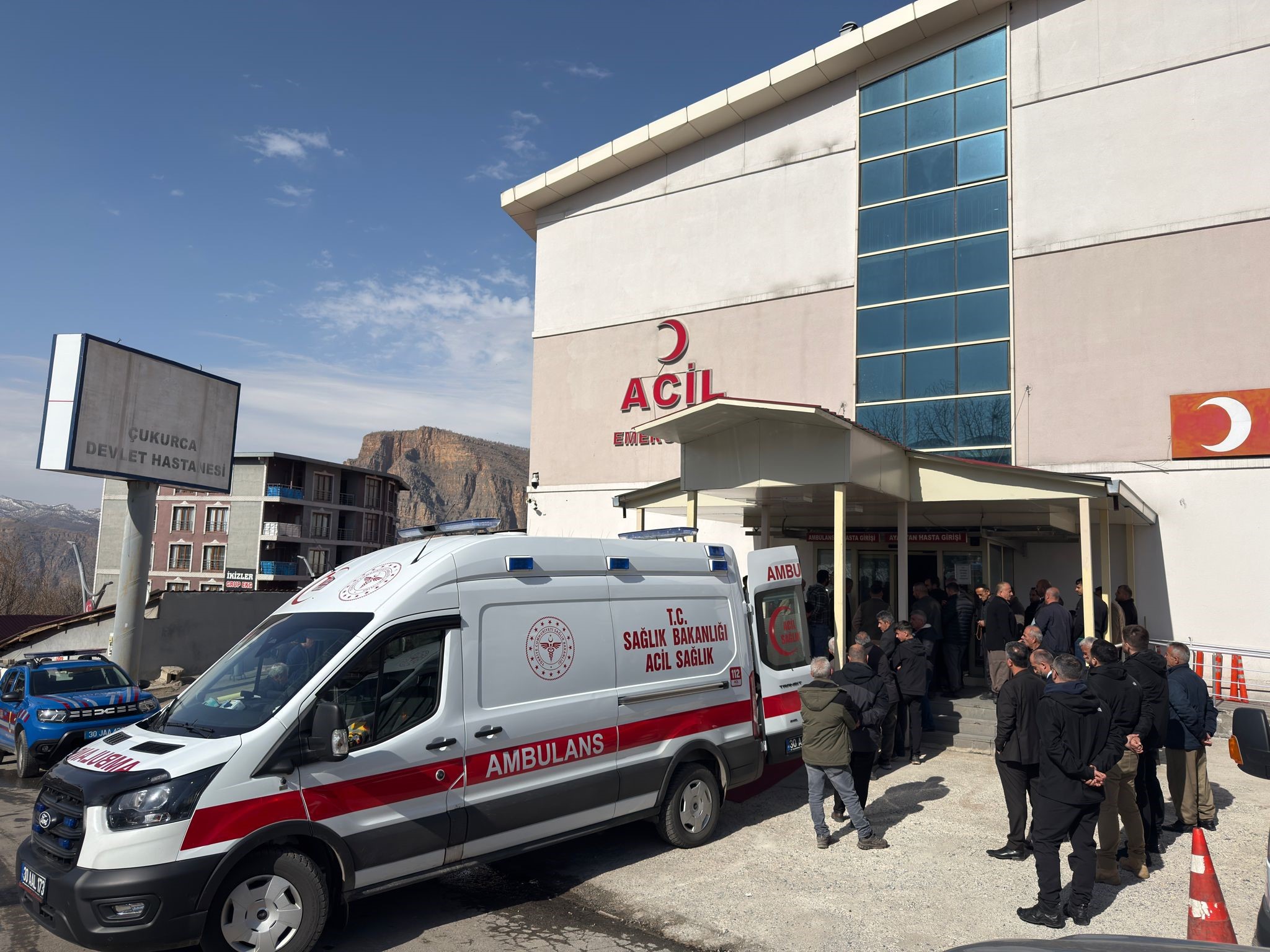 Hakkari'da trafik kazası. 8 yaralı