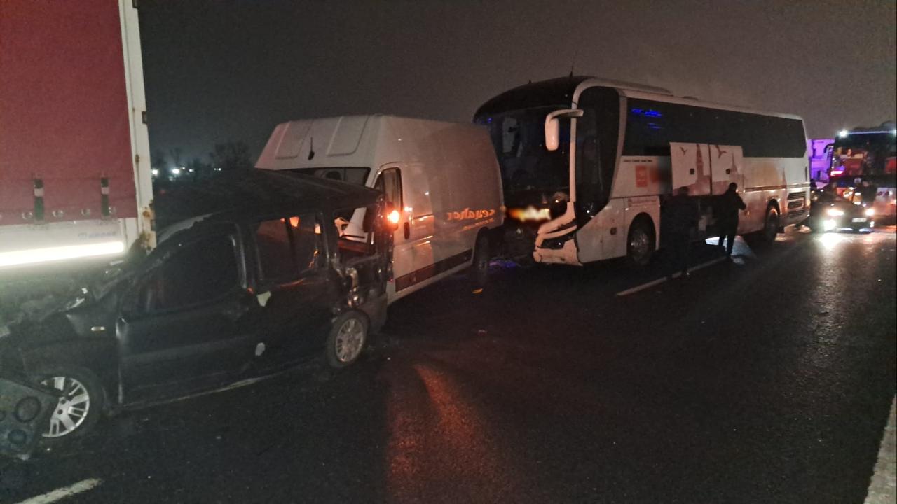 Anadolu Otoyolu'nda zincirleme kaza: 6 yaralı