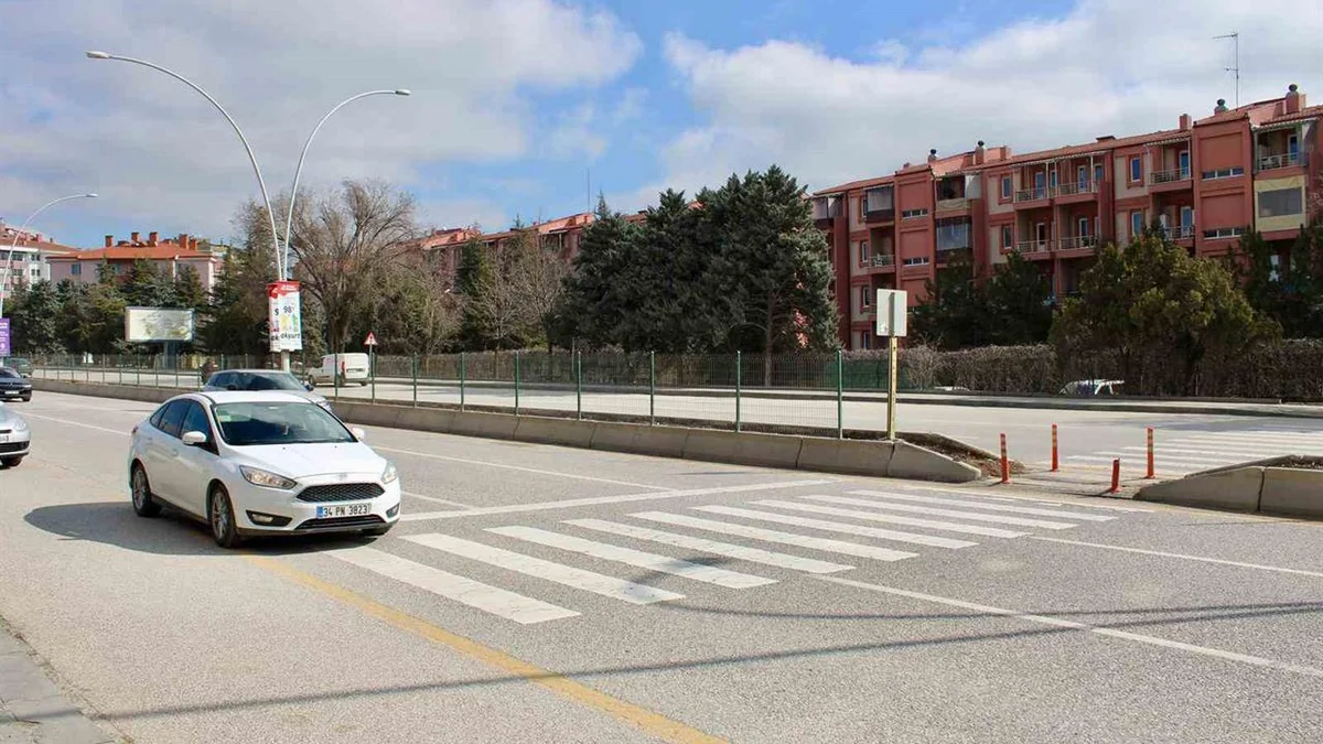 Ankara'da Yaya Geçidinde Trafik Kazasında 14 Yaşındaki Kız Hayatını Kaybetti