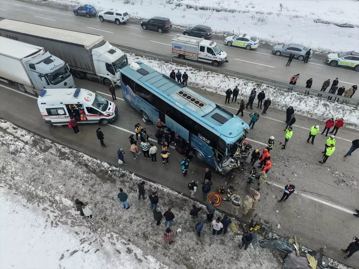Aşkale'de Zincirleme Kaza: 1 Ölü, 4 Yaralı