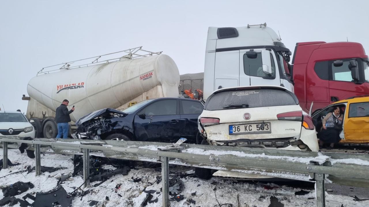 Erzurum'da 2 ayrı zincirleme kaza: 1 ölü, 31 yaralı