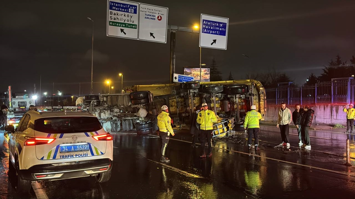 Bakırköy’de trafik kazasında 2 kişi yaralandı