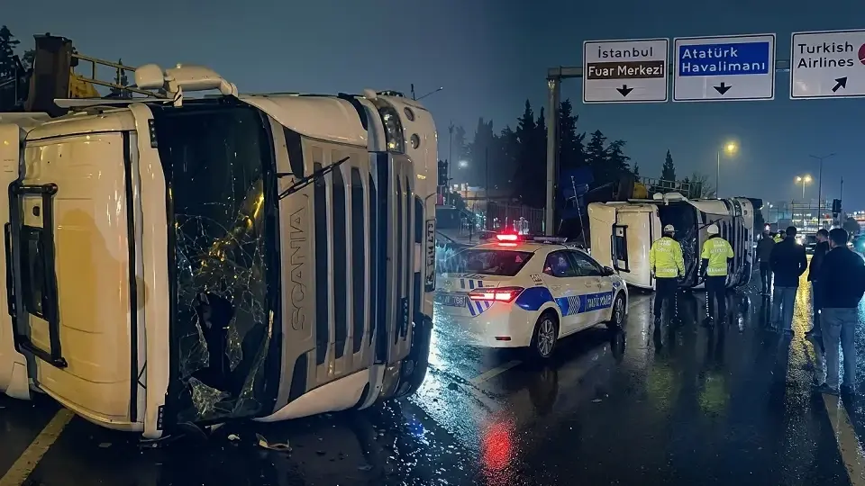 Bakırköy'deki Zincirleme Kaza: Yardım Etmek İsteyen Kişi Nasıl Yaralandı?