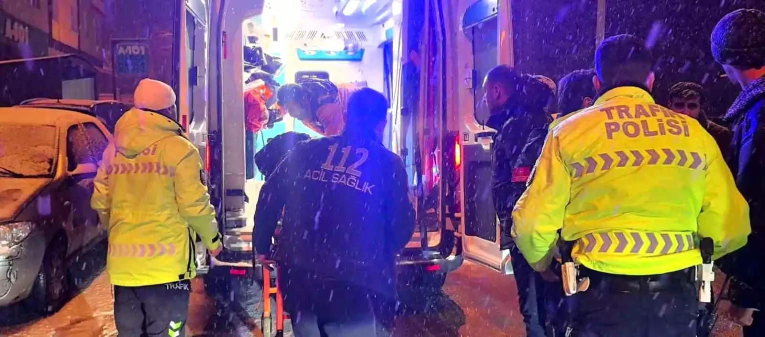 Erzurum'da Kar Yağışı Trafik Kazası Getirdi