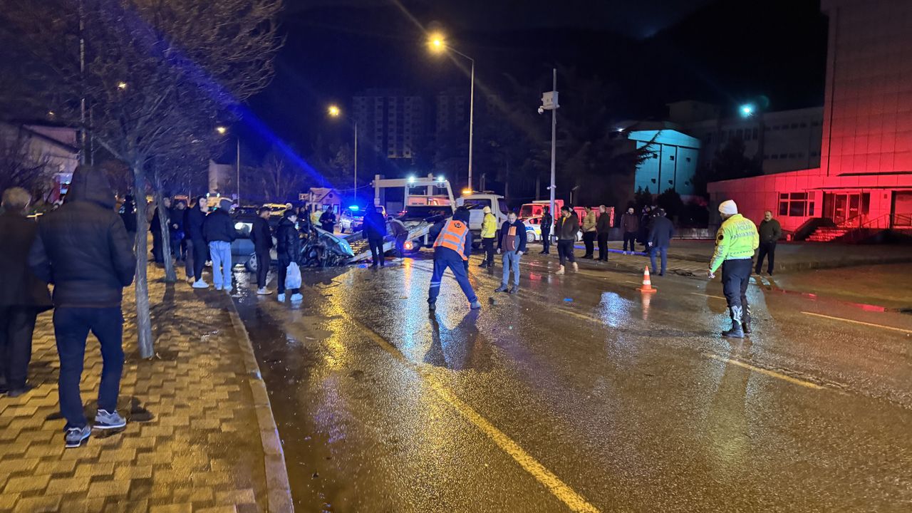 Gümüşhane'de feci trafik kazası: 1 ölü, 3 yaralı