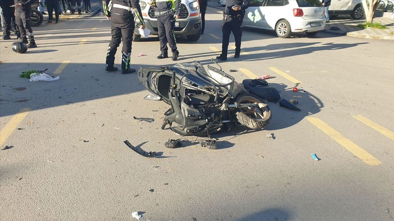 Mersin'de trafik kazası: Motosikletle ticari araç çarpıştı, 1 ölü 1 ağır yaralı