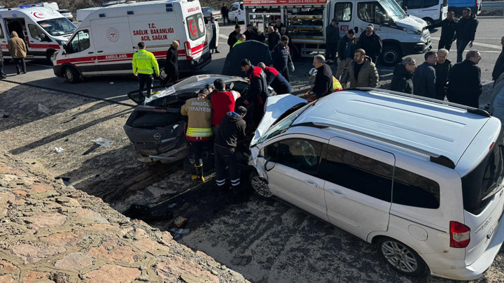 Bingöl'de feci kaza: 2 can kaybı, 2 yaralı