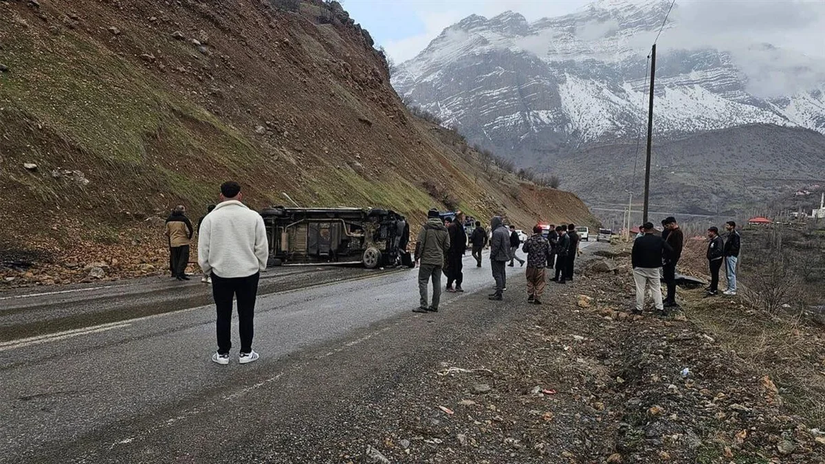 Hakkari Çukurca'da Otomobilin Takla Atması Sonucu 2 Kişi Yaralandı