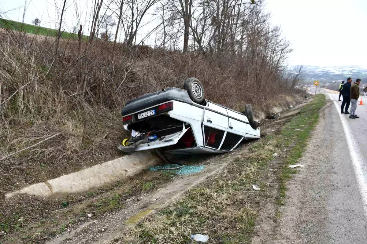 Vezirköprü'de Trafik Kazası: Sürücü Yara Almadan Kurtuldu