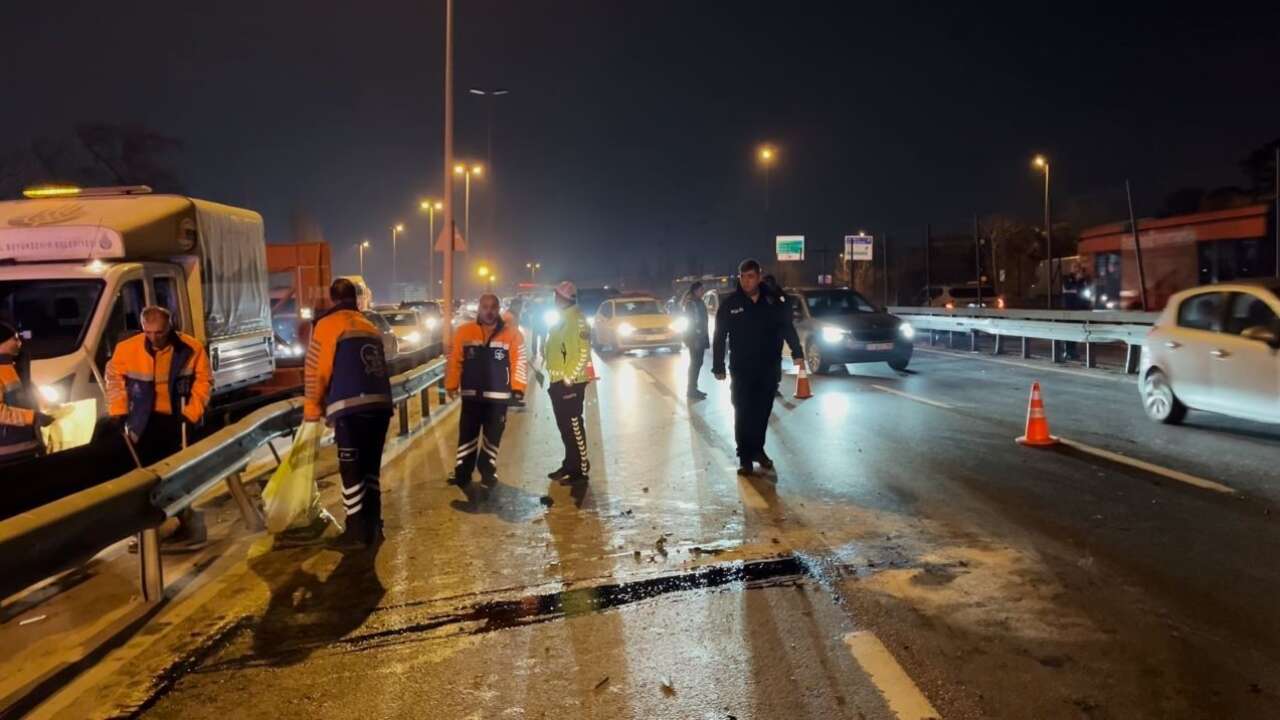 İstanbul Küçükçekmece’de zincirleme trafik kazası! 1 kişi yaralandı
