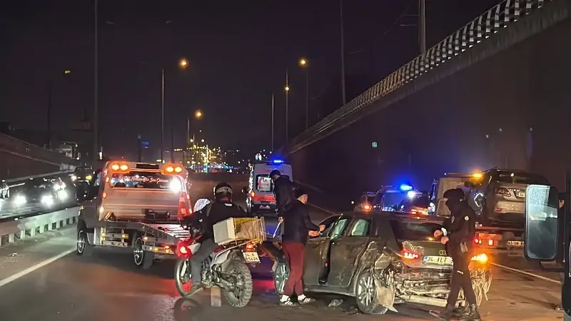 Kocaeli'de zincirleme trafik kazası: Beş kişi yaralandı