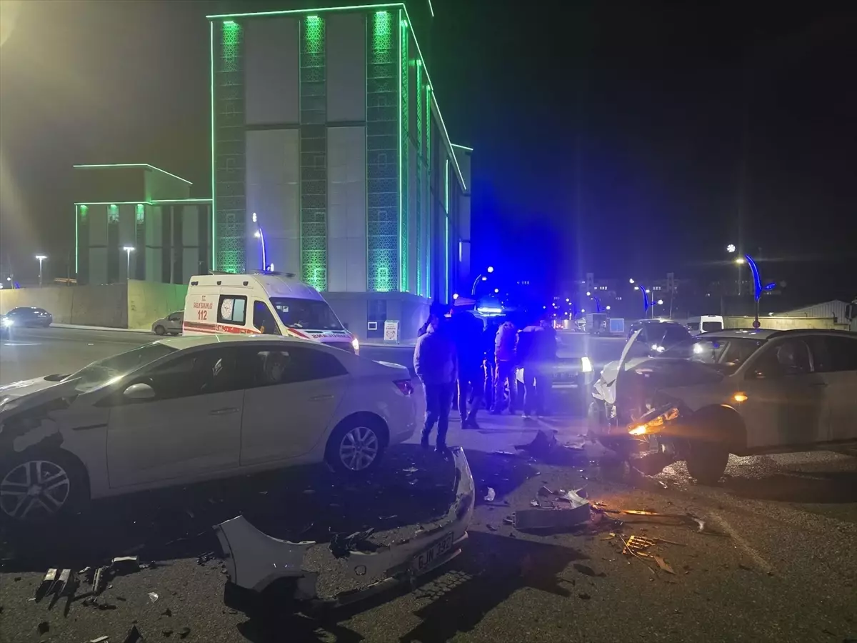 Bingöl'de Trafik Kazası: 4 Yaralı
