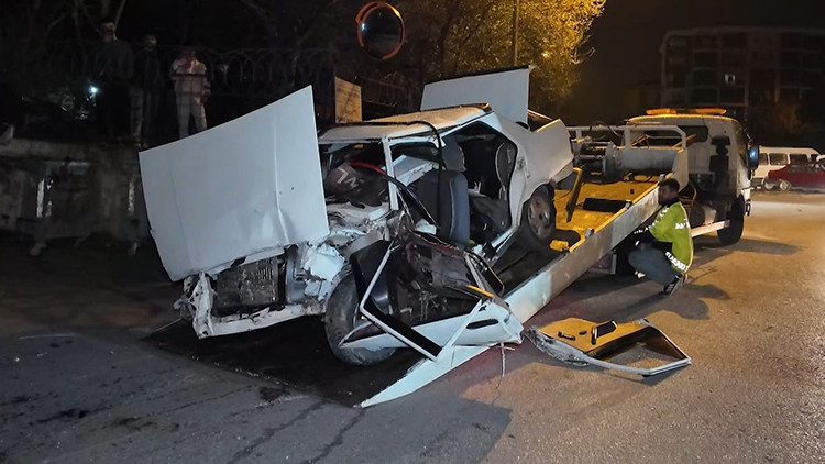 İstanbul'da feci kaza: Süratle duvara çarptı, hayatını kaybetti