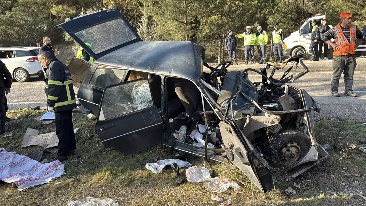 Karabük'te Trafik Kazası: 2 Ölü, 4 Yaralı