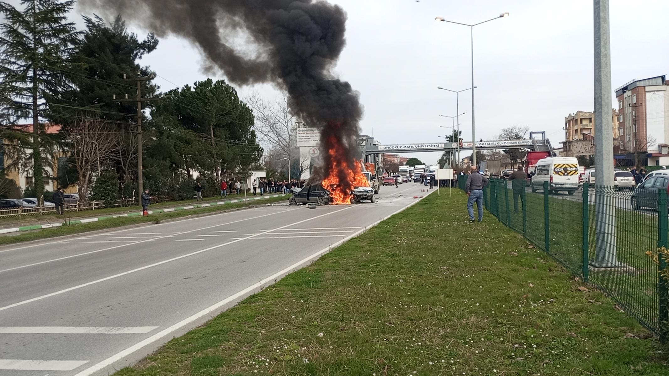 Samsun'da altı araç birbirine girdi, biri alev aldı. Yaralılar var